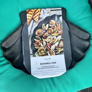 BNWT Sur La Table Cast Iron Seafood Pan